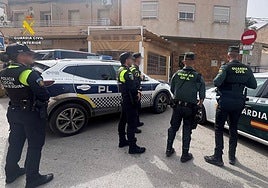 Policía Local de Callosa de Segura y Guardia Civil, en la operación conjunta para detener a los sospechosos.