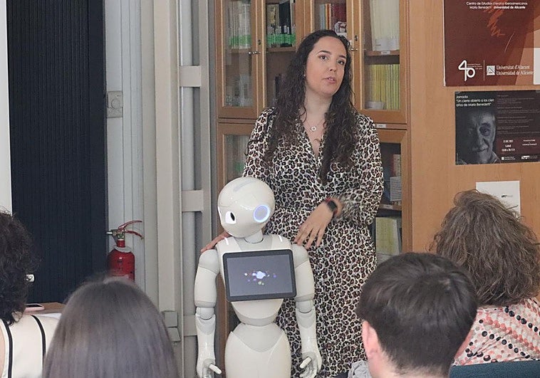'Pepper', el robot poeta de la Universidad de Alicante.