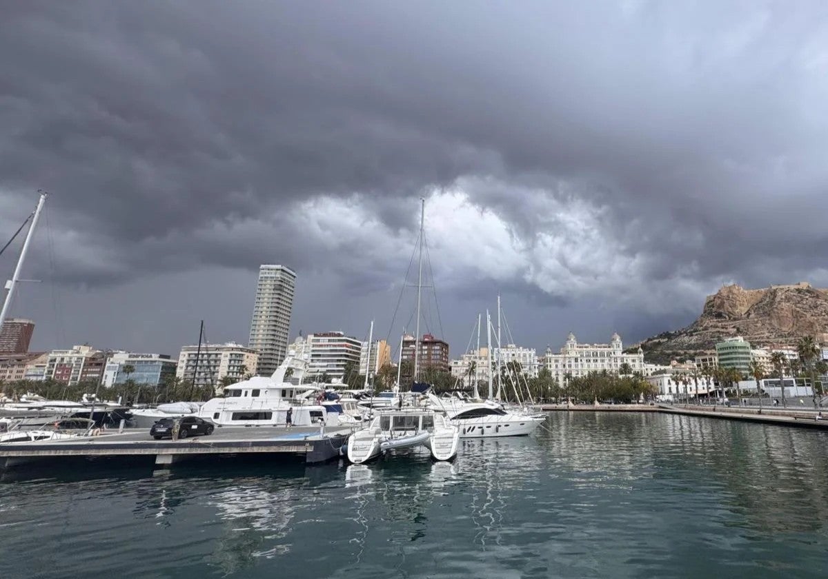 Aemet Reactivates Yellow Alert for Storms in Alicante Province This Thursday
