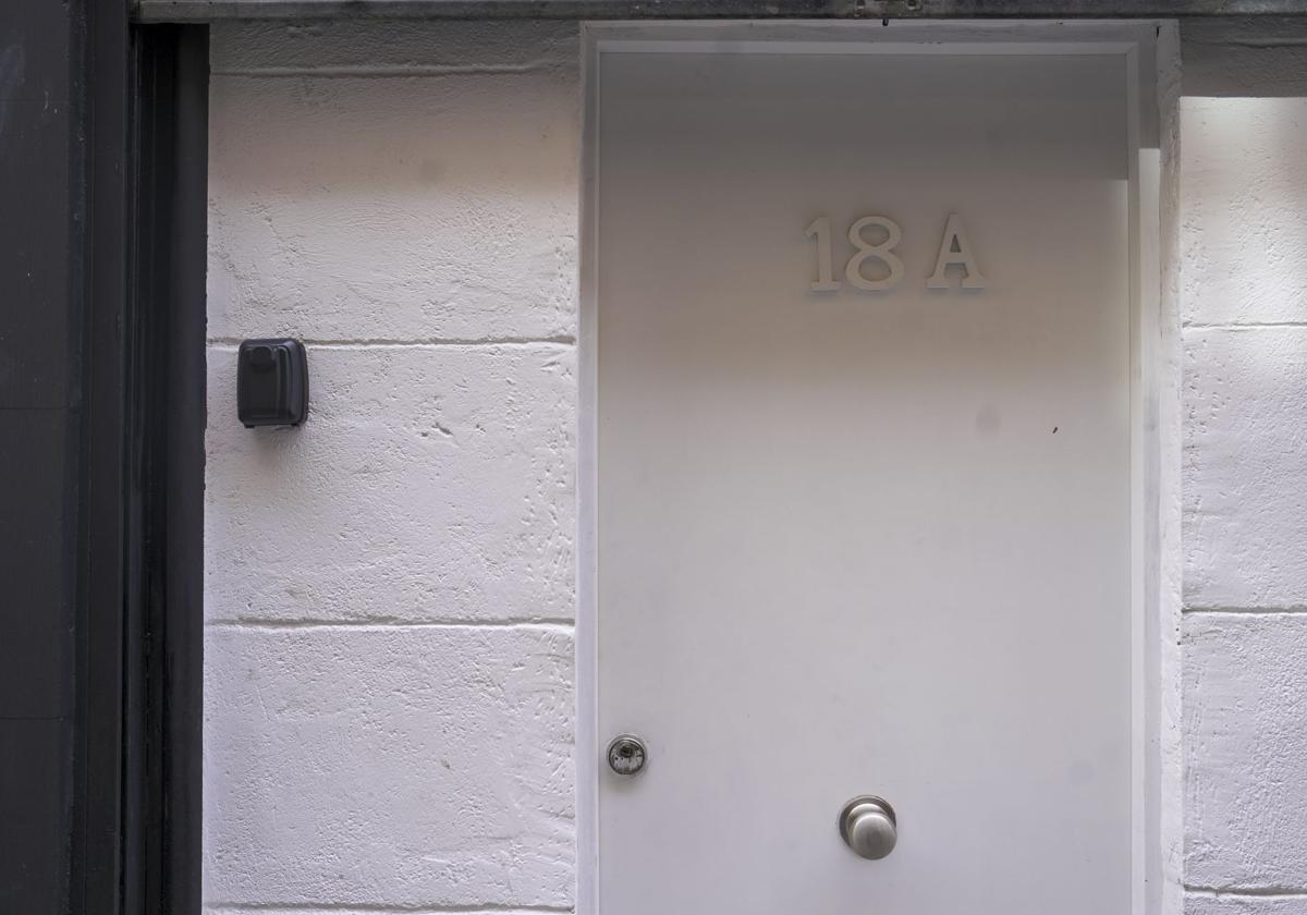 El barrio alicantino de San Antón reclama mano dura contra los apartamentos turísticos ilegales