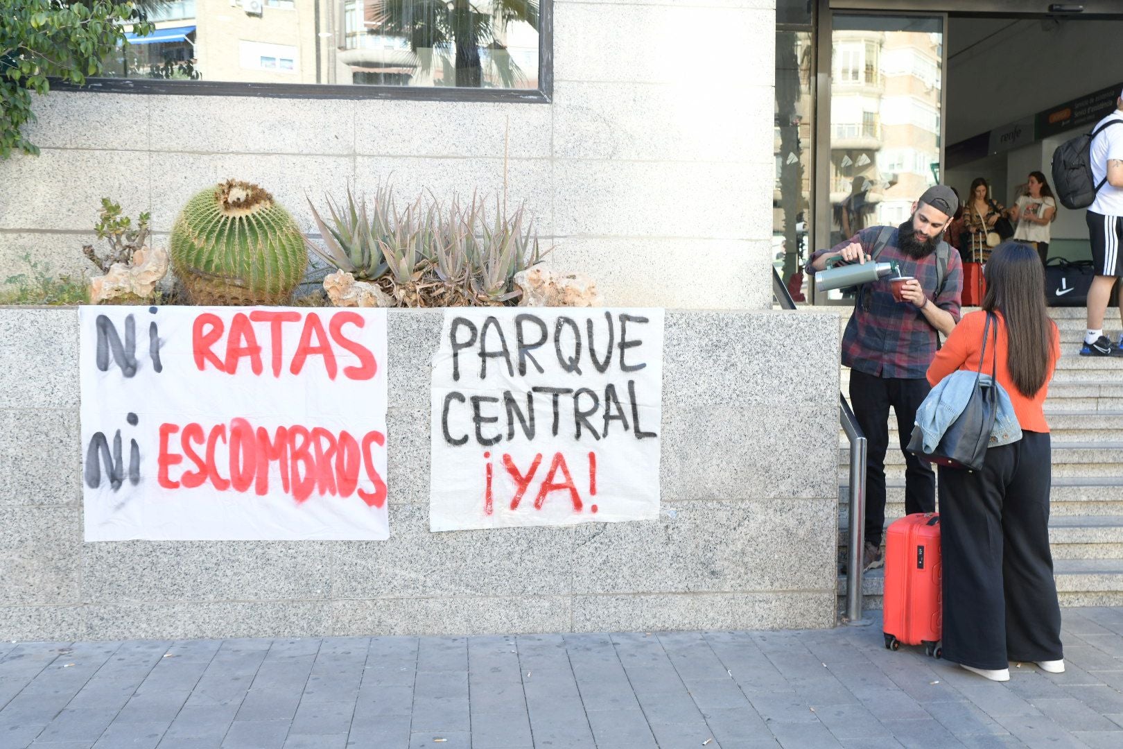 Concentración por el Parque Central de Alicante