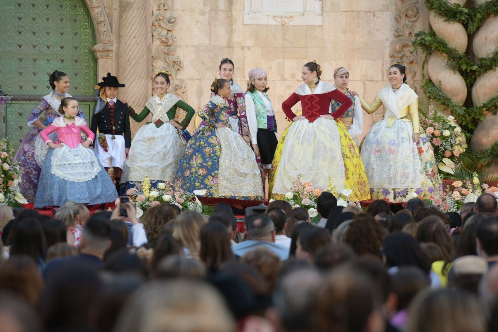 Así ha sido la vuelta de la proclamación de la bellea del foc al Ayuntamiento de Alicante