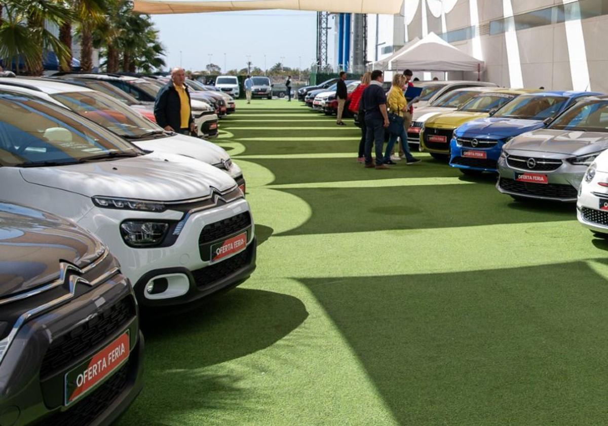 Coches expuestos en la feria de Firauto.