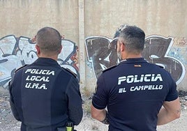 La Policía Local de El Campello, en colaboración con expertos grafólogos de Elche, han descubierto al autor de seis pintadas.