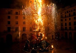 Cremà de la hoguera oficial 2024, 'Leyendas alicantinas'.