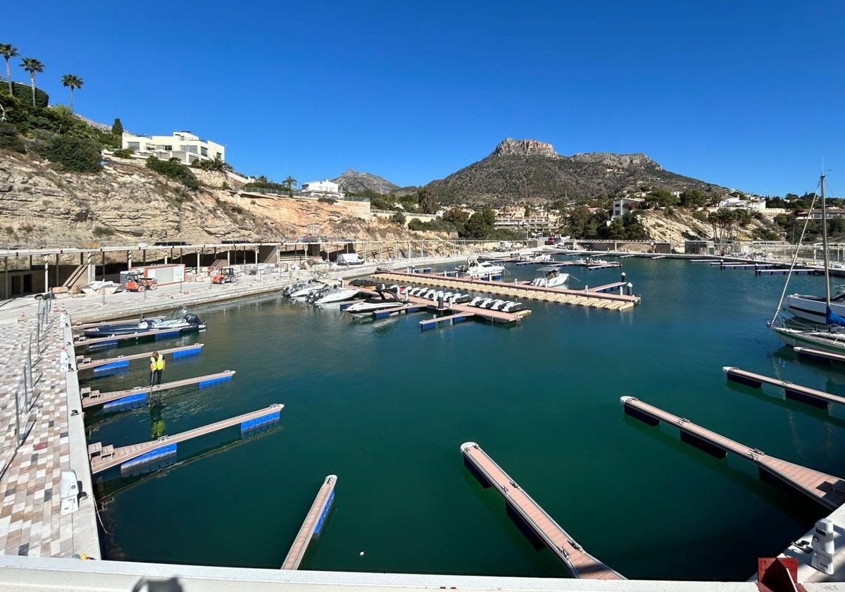 Vista del nuevo puerto con la primera fase de las obras terminadas.