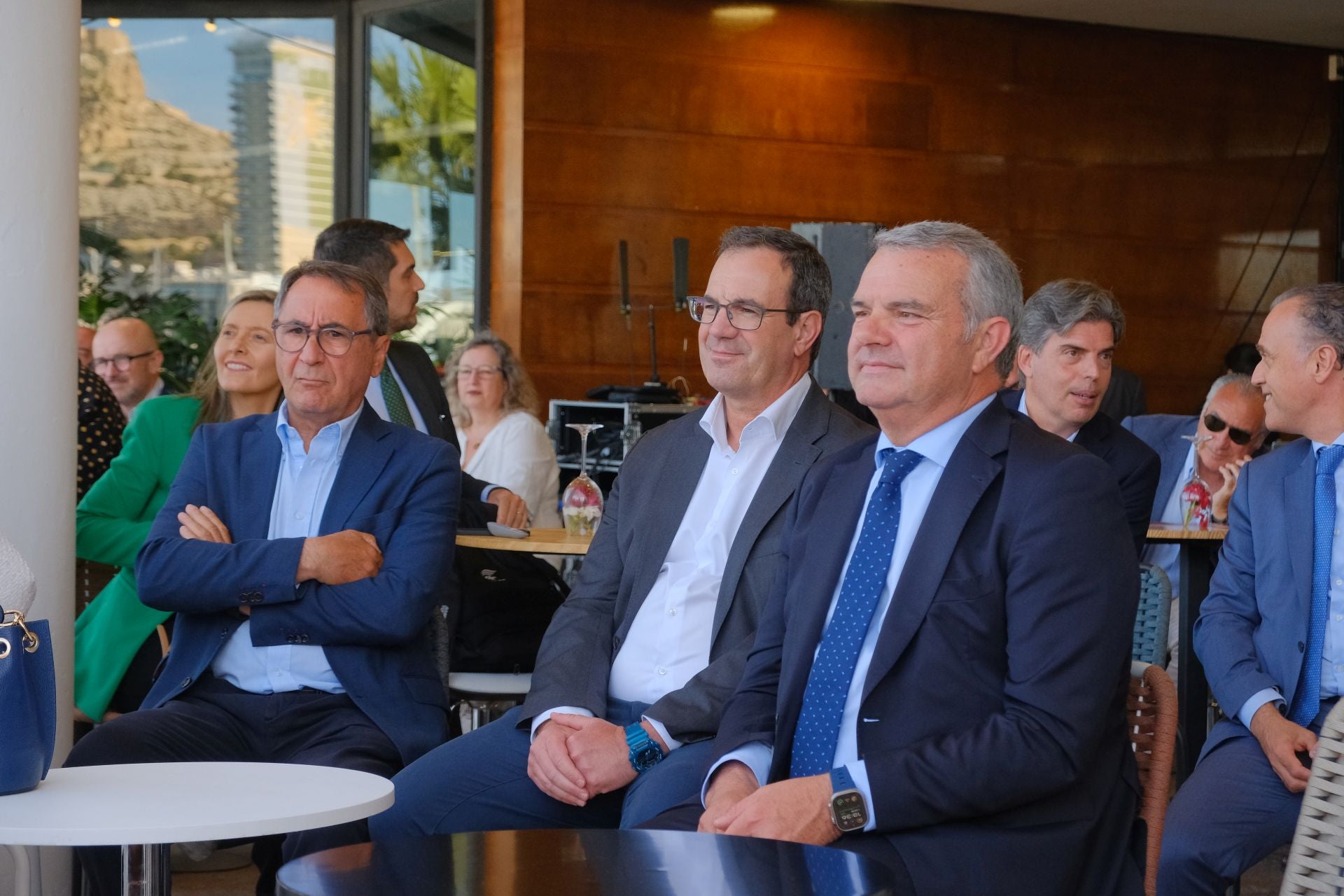 El encuentro de Josep Oliu (Banco Sabadell) con empresarios de Alicante, en imágenes