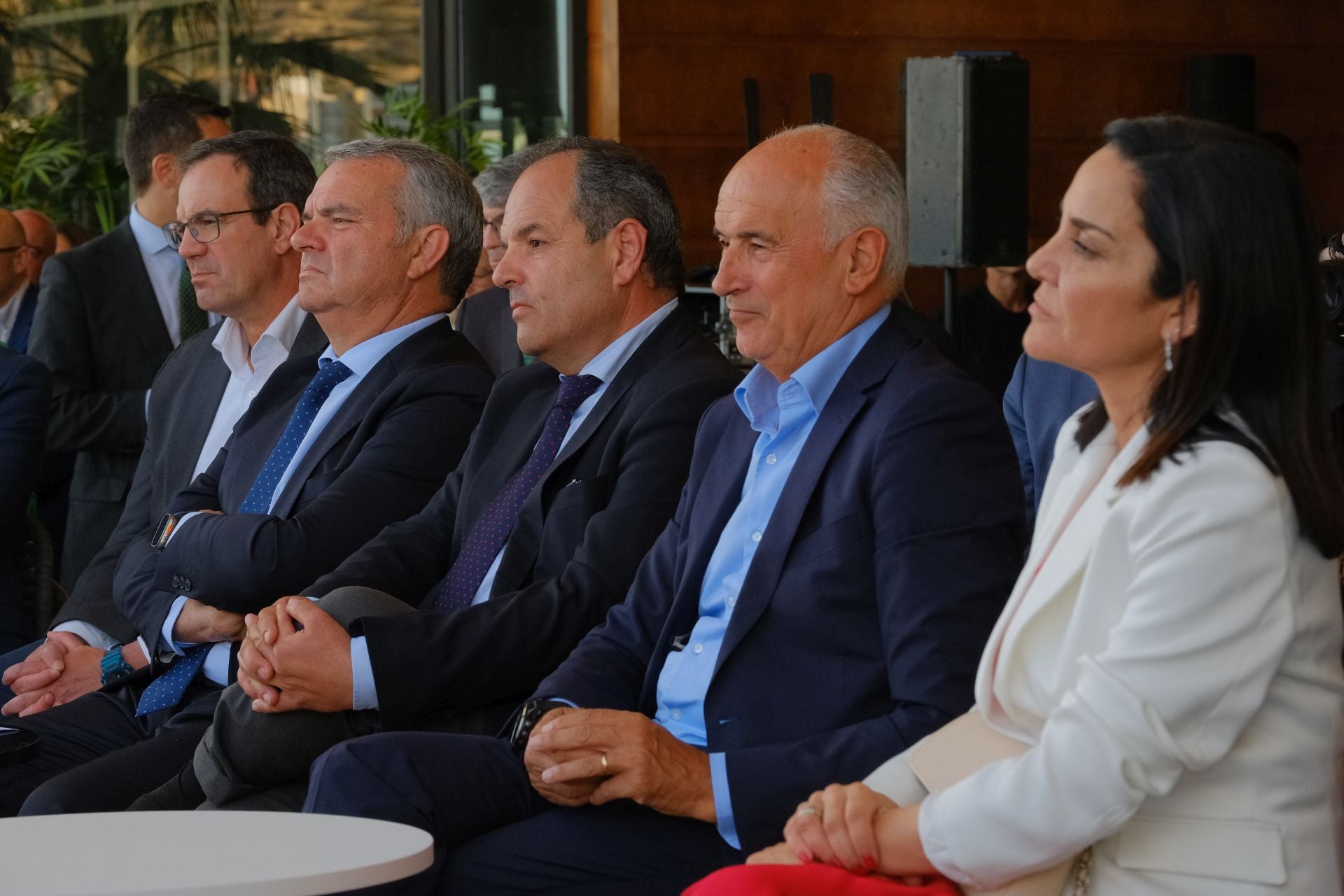 El encuentro de Josep Oliu (Banco Sabadell) con empresarios de Alicante, en imágenes