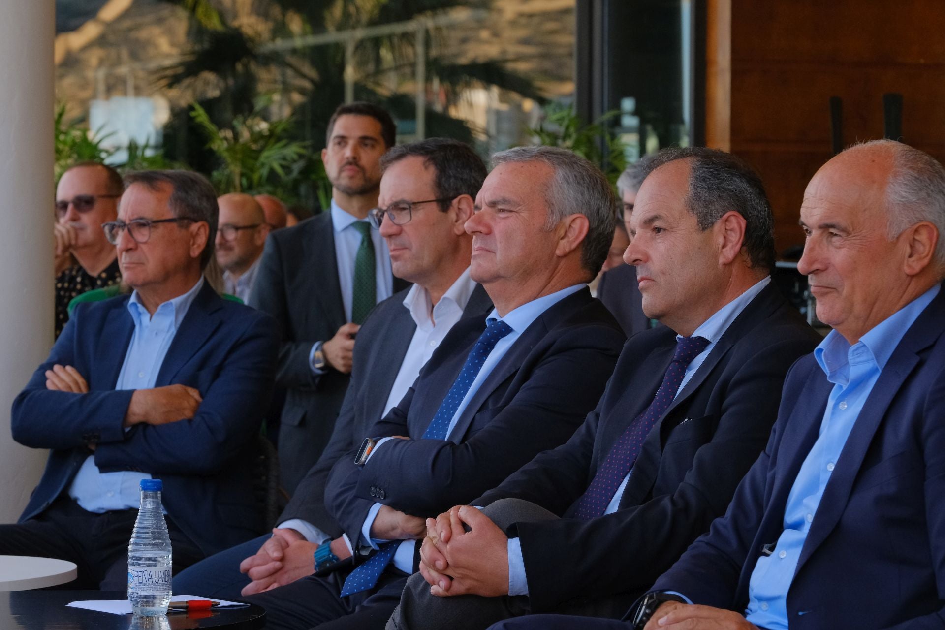 El encuentro de Josep Oliu (Banco Sabadell) con empresarios de Alicante, en imágenes