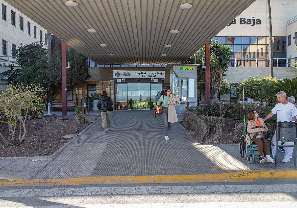 Entrada del Hospital Vega Baja de Orihuela.