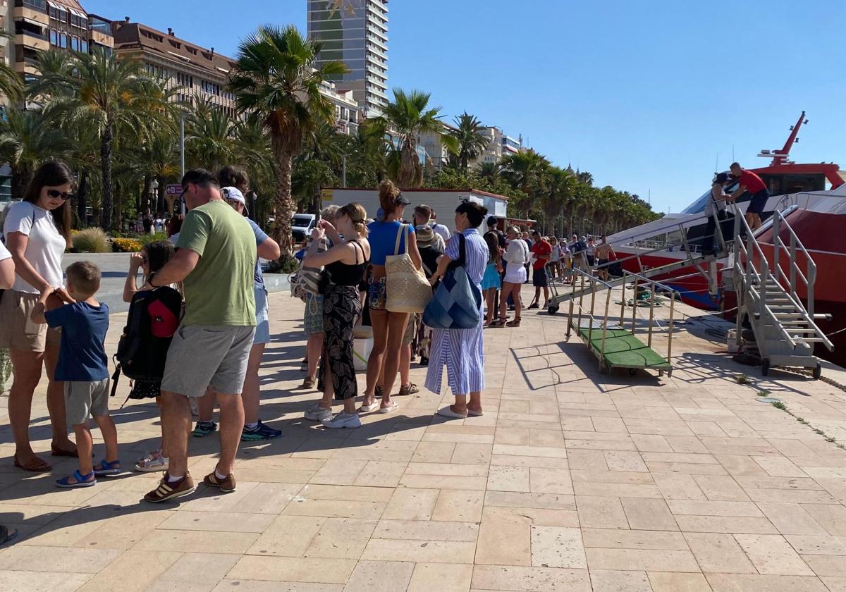 Tabarca Kicks Off Season with Queues at Kontiki
