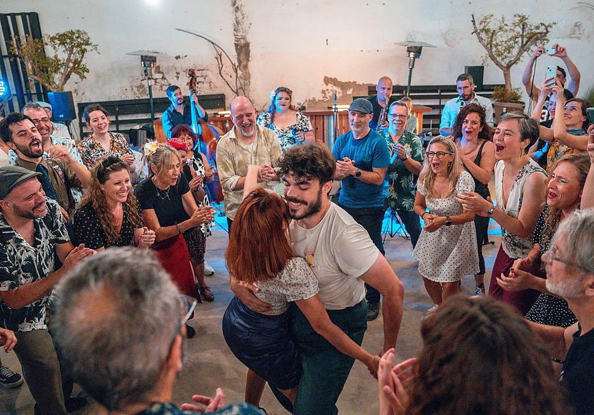 Bailes de Lindy Hop en The Nest Swing.