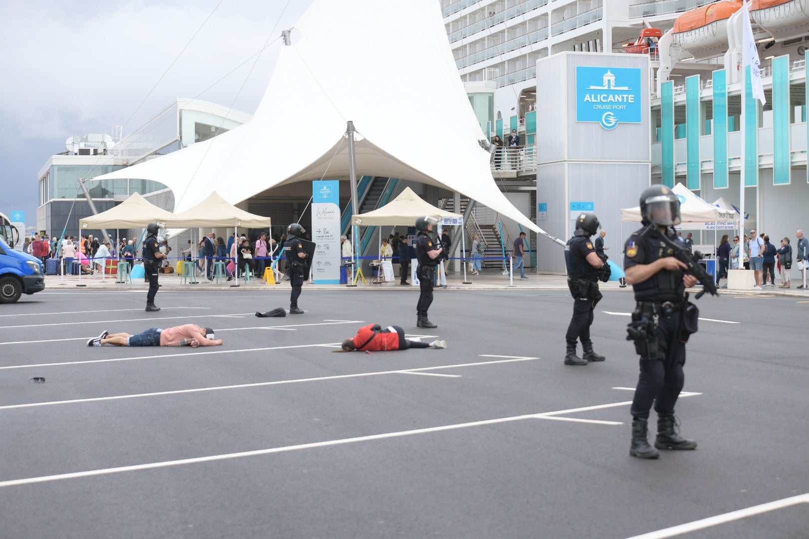 Las imágenes más impactantes del simulacro antiterrorista en Alicante
