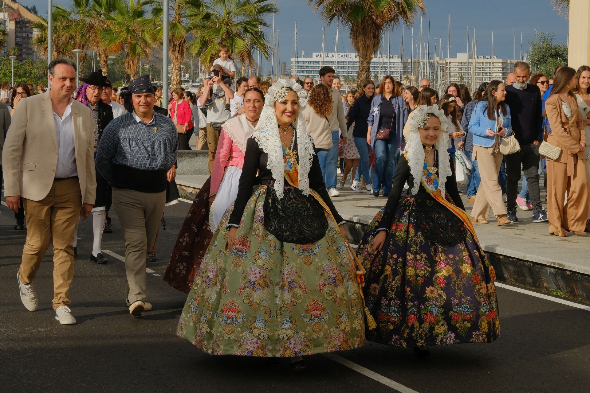 La inauguración y mascletà de la exposición del ninot, foto a foto