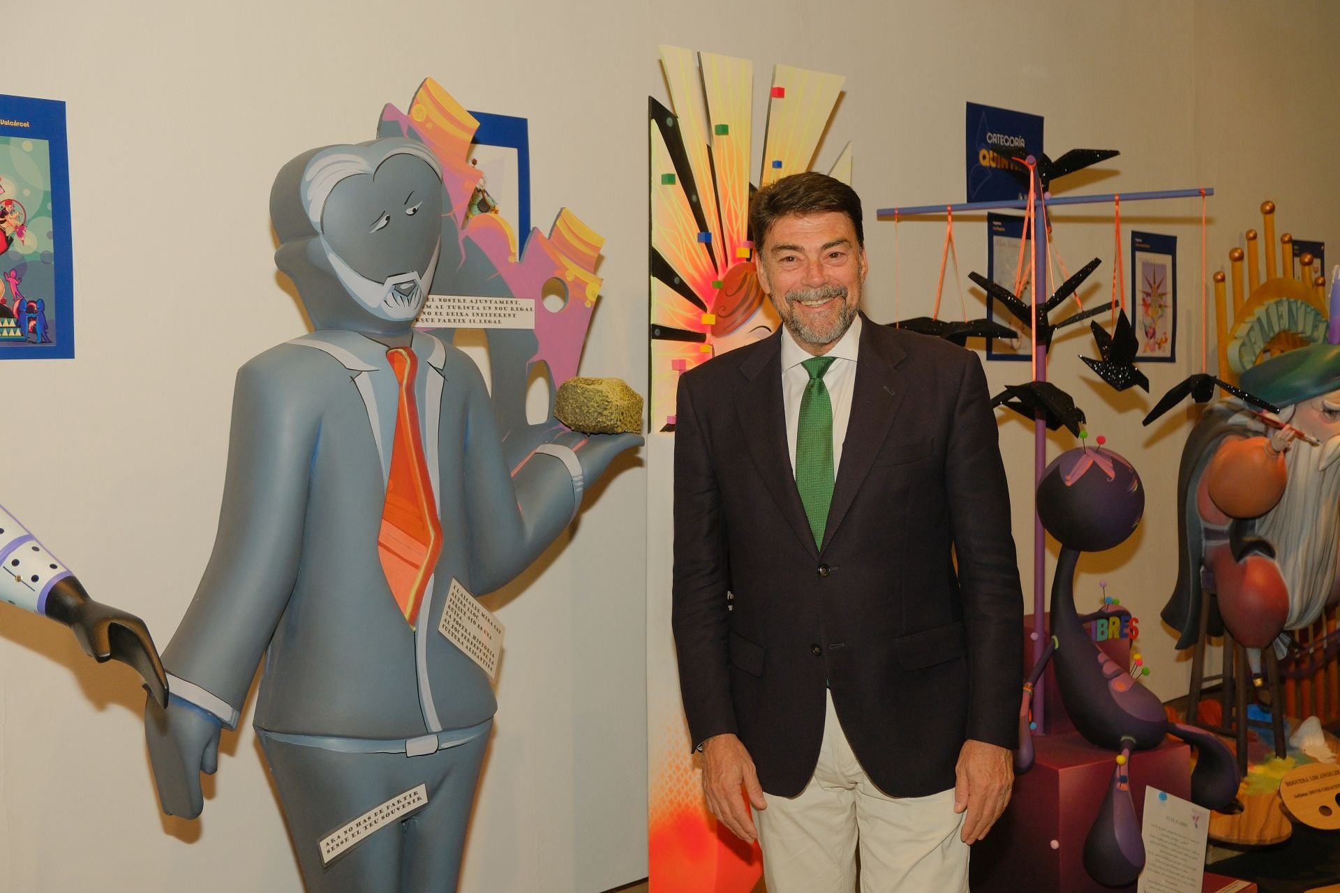 La inauguración y mascletà de la exposición del ninot, foto a foto