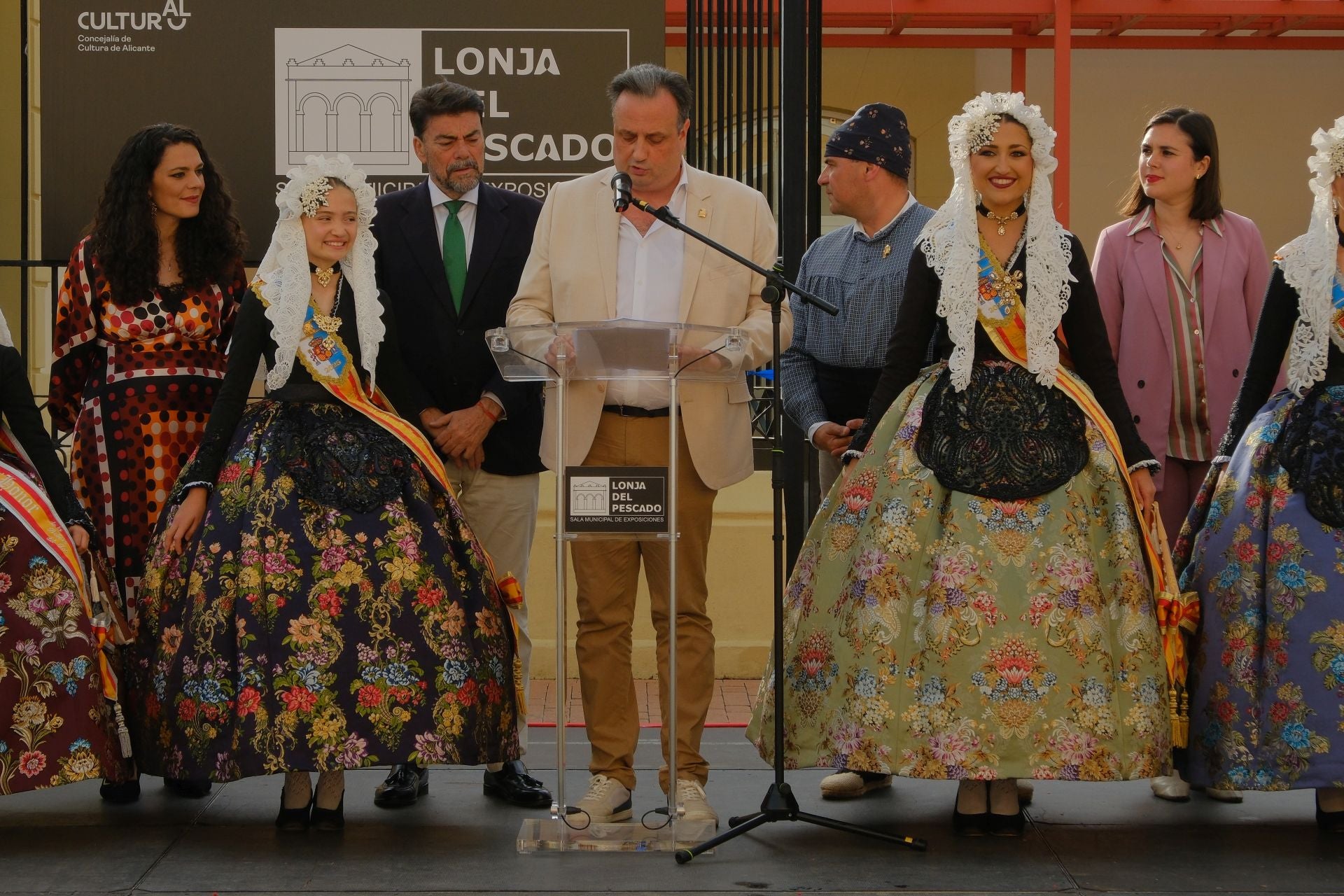La inauguración y mascletà de la exposición del ninot, foto a foto