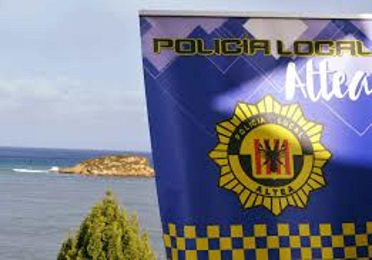 Quebranta una orden de alejamiento en Altea y se esconde debajo de un coche frente a la casa de la víctima