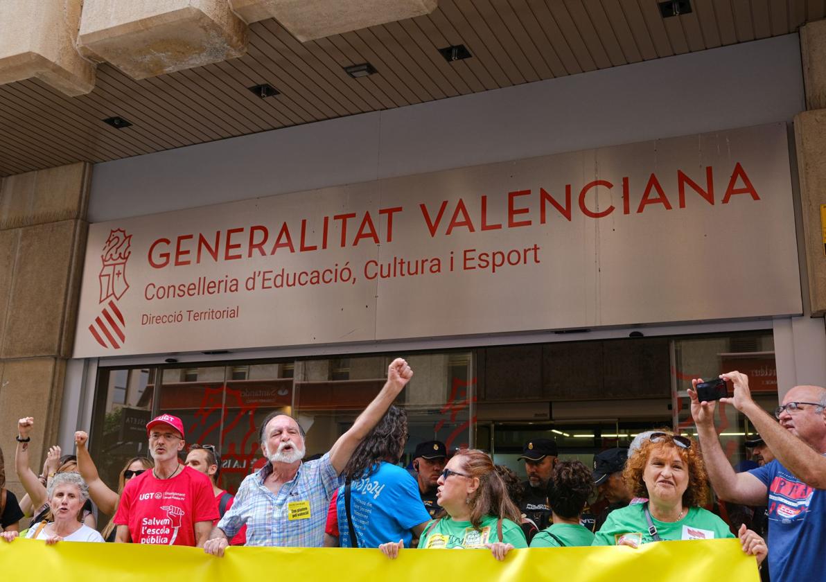 Protest in Alicante due to an educational strike.