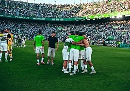 Celebración de la victoria del Elche ante el Málaga.
