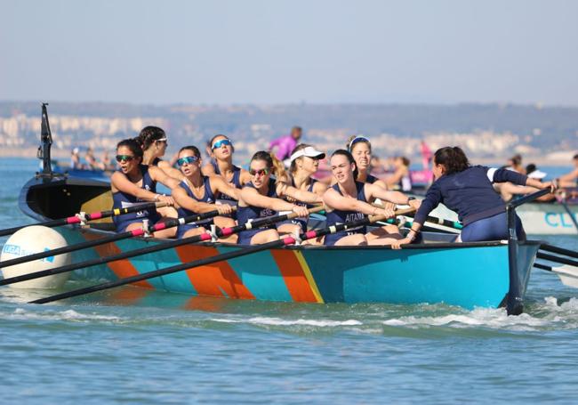 Equipo femenino de remo.
