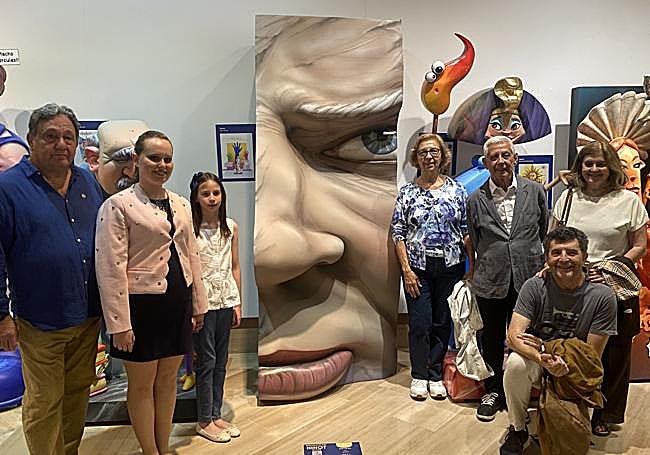 Ninot que visibiliza el alzhéimer de Gran Vía Sur.