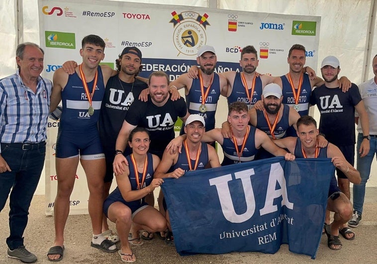 Equipo masculino de remo de la Universidad de Alicante.