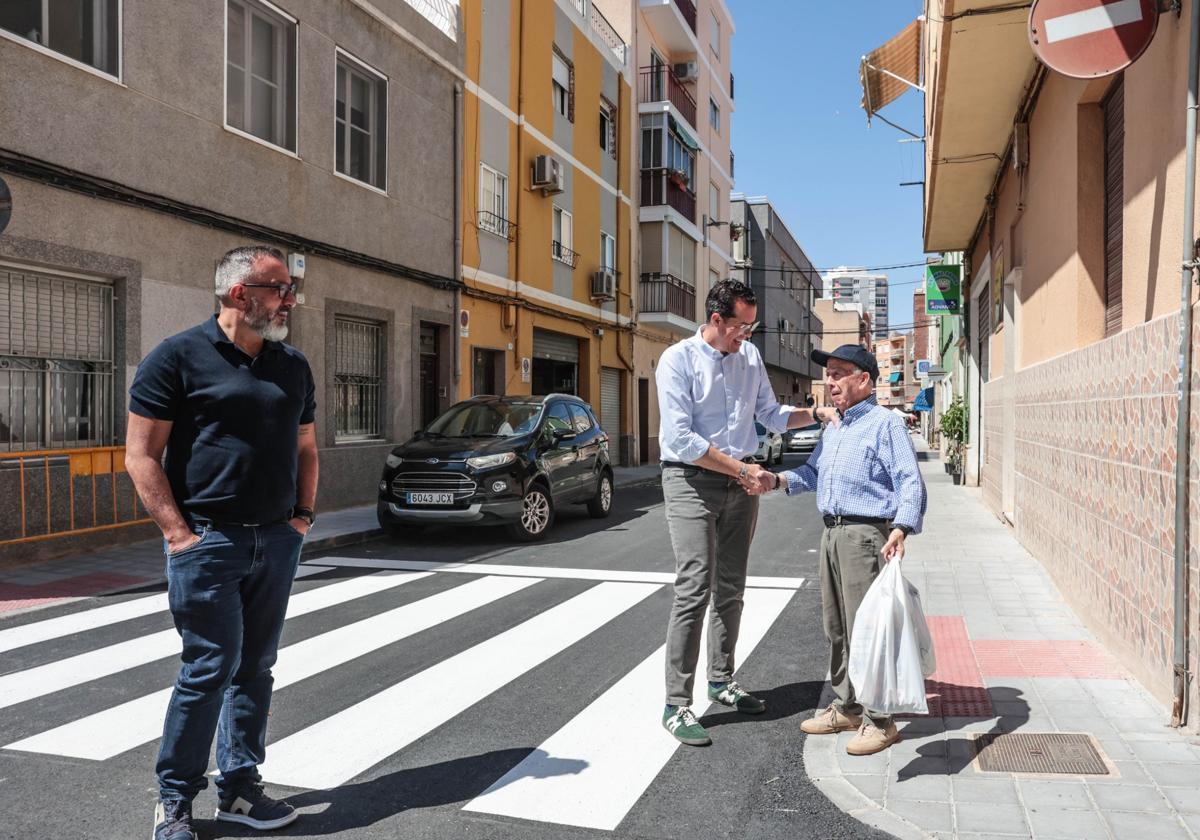 Visit to the neighbourhood by the Government team.