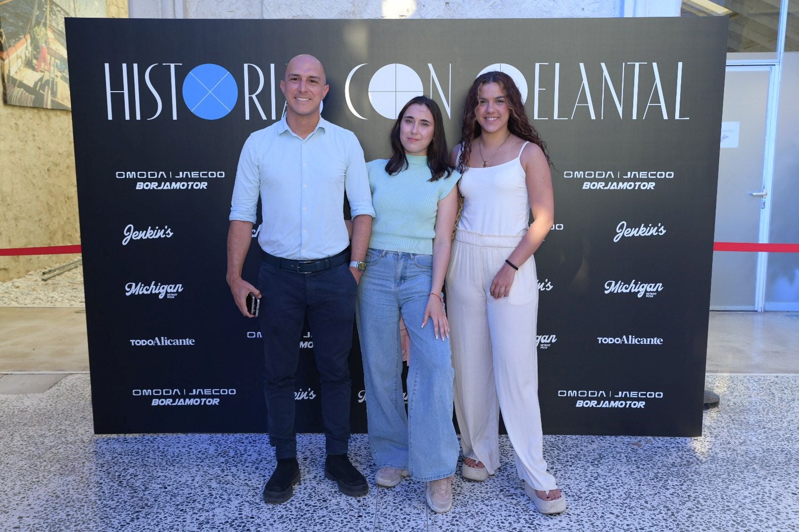 Búscate en el &#039;photocall&#039; de los premios &#039;Historias con delantal 2025&#039; de TodoAlicante