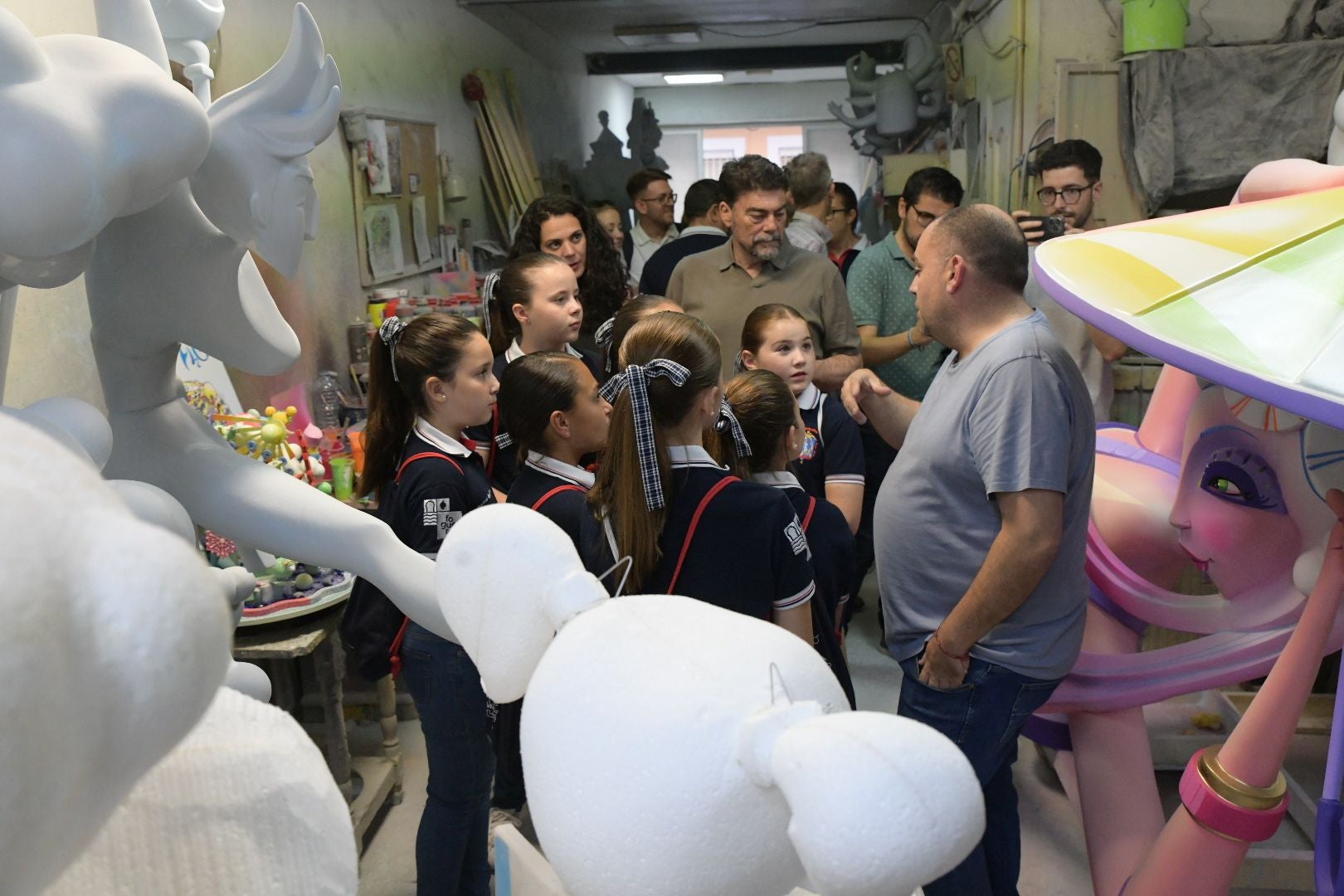 Una oda al agua en la hoguera oficial infantil de Alicante