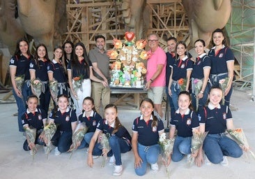 The water that purifies, the identity that burns: Alicante's official bonfires take shape in the workshops