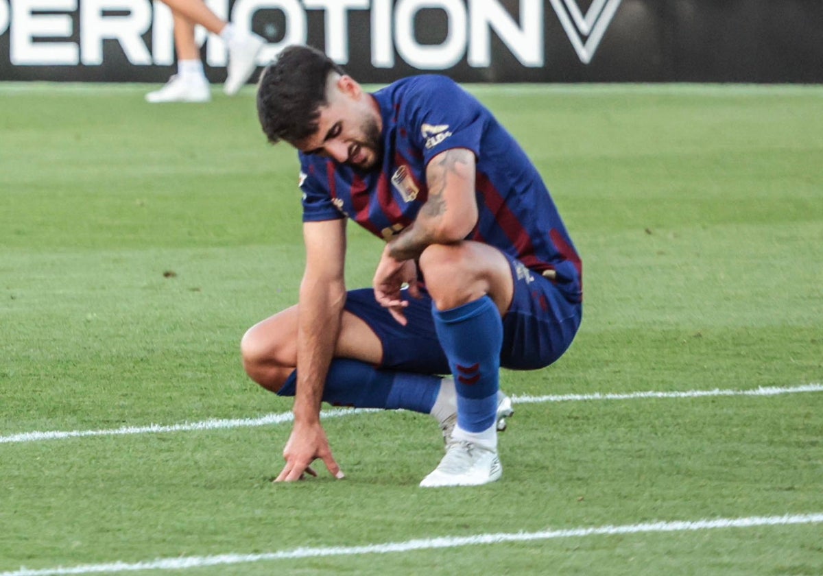 An Eldense player, dejected after the relegation.