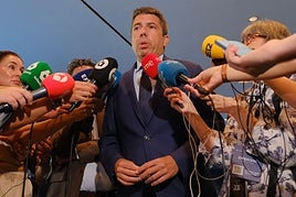 Mazón durante declaraciones a los medios en Opendir.