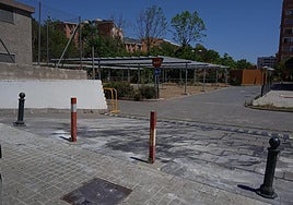 Una de las dos zonas cerradas al estacionamiento, habilitada inicialmente como parking para un establecimeinto de McDonald's.