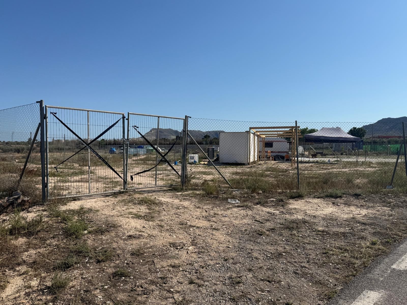 Imagen secundaria 2 - Alicante closes illegal settlements in rural areas