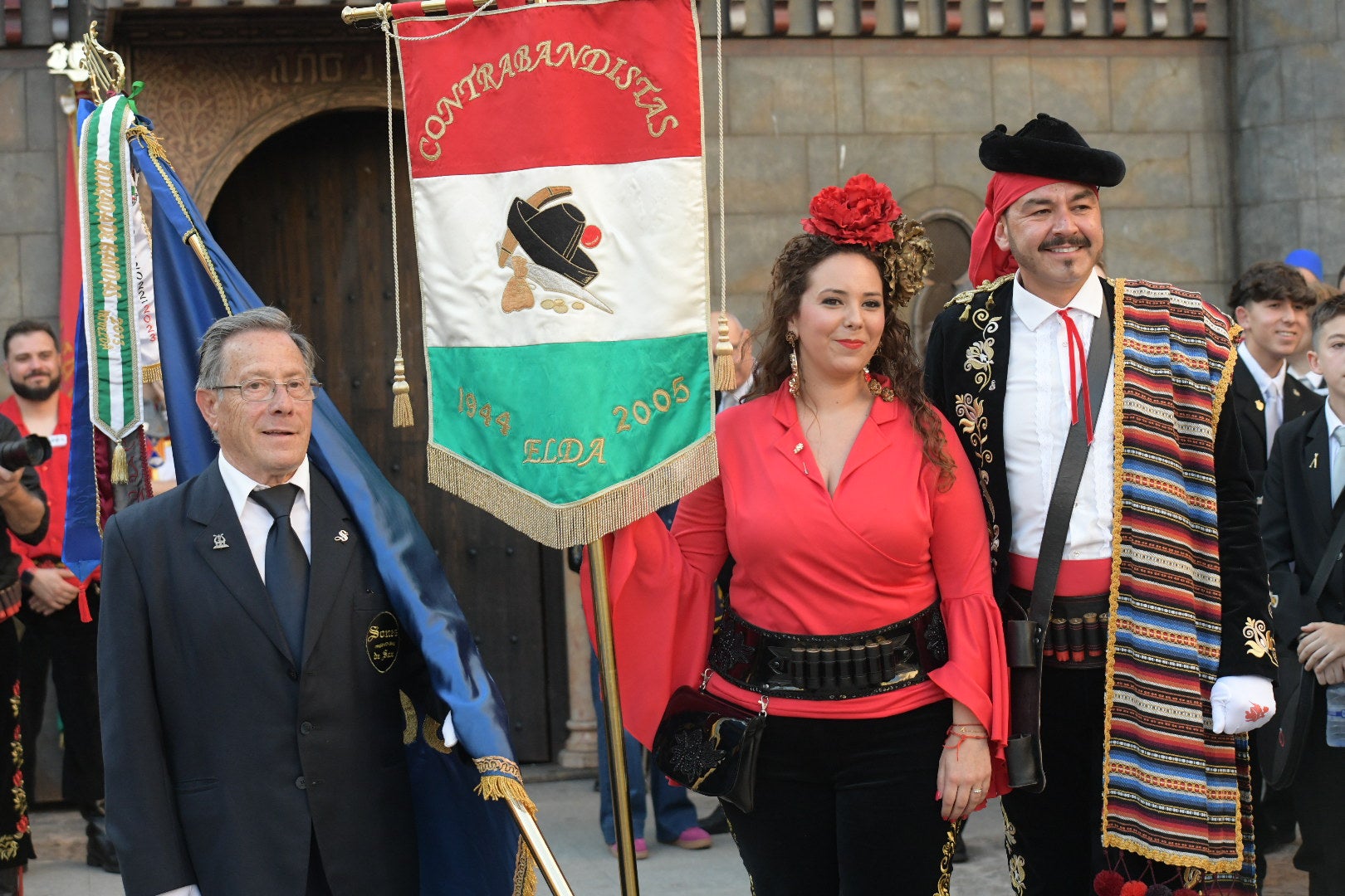 Elda vibra al unísono: la ciudad canta el himno Idella en un emotivo arranque de los Moros y Cristianos