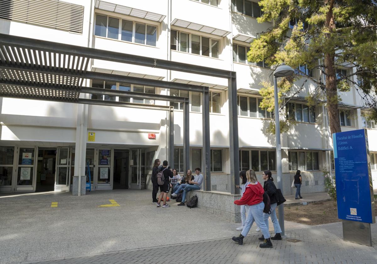 Consulta todas las notas de corte de las universidades alicantinas: Medicina vuelve a ser la carrera más inaccesible