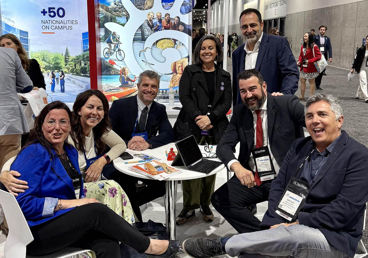Delegación del Patronato de Turismo y la UA, en la feria de San Diego.