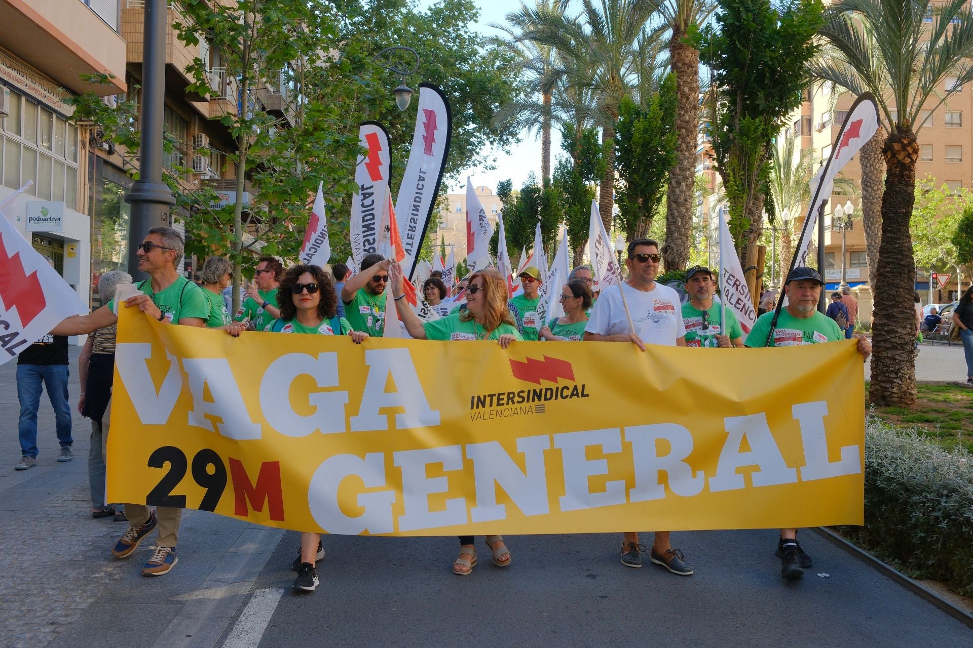 Las imágenes de la manifestación contra Mazón en Alicante