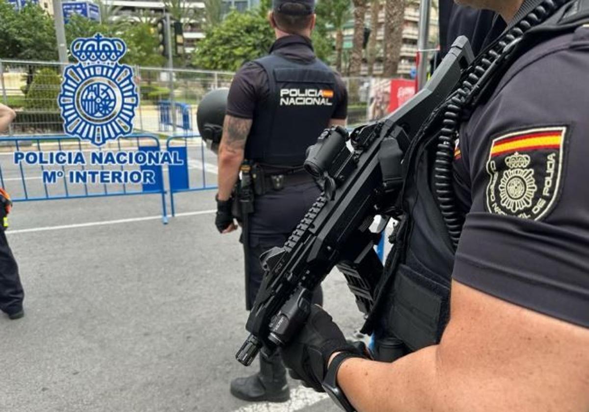National Police patrols at Luceros Square, prior to the mascletà
