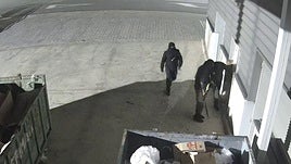 Robo de varios integrantes del grupo en un local.