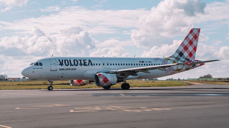 Volotea comienza a operar este sábado su nueva ruta entre Alicante y la capital del vino