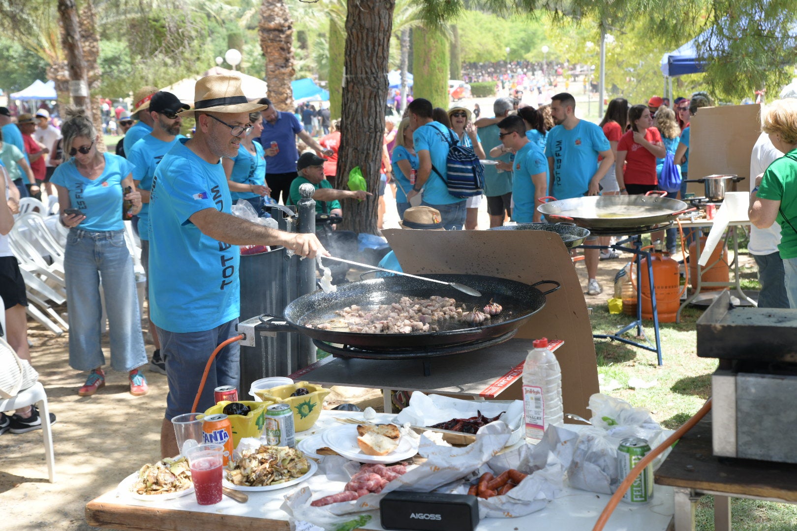 Las hogueras y barracas de Alicante celebran las paellas en Lo Morant