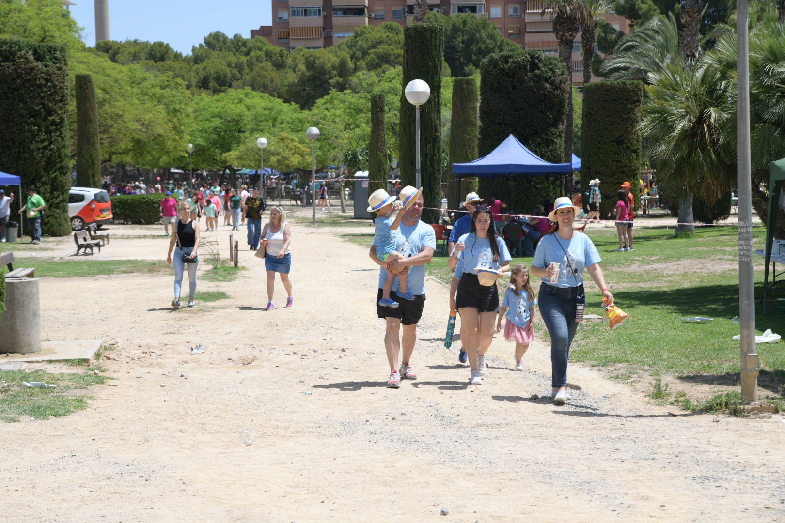 Las hogueras y barracas de Alicante celebran las paellas en Lo Morant