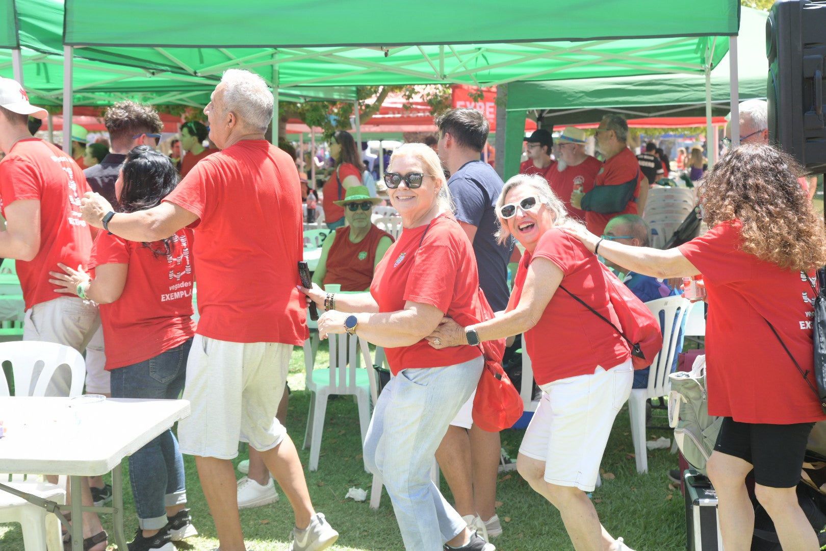 Las hogueras y barracas de Alicante celebran las paellas en Lo Morant