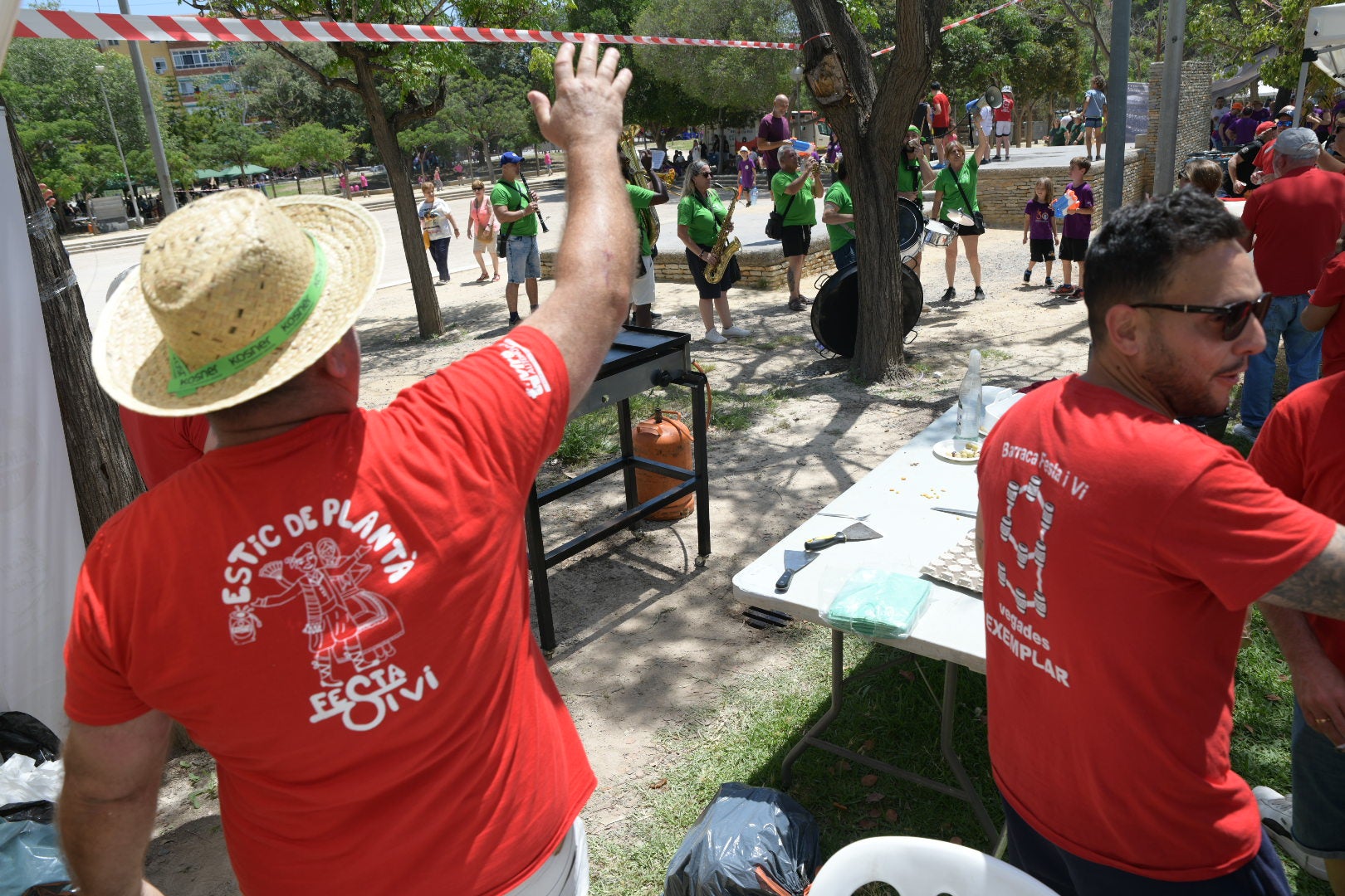 Las hogueras y barracas de Alicante celebran las paellas en Lo Morant