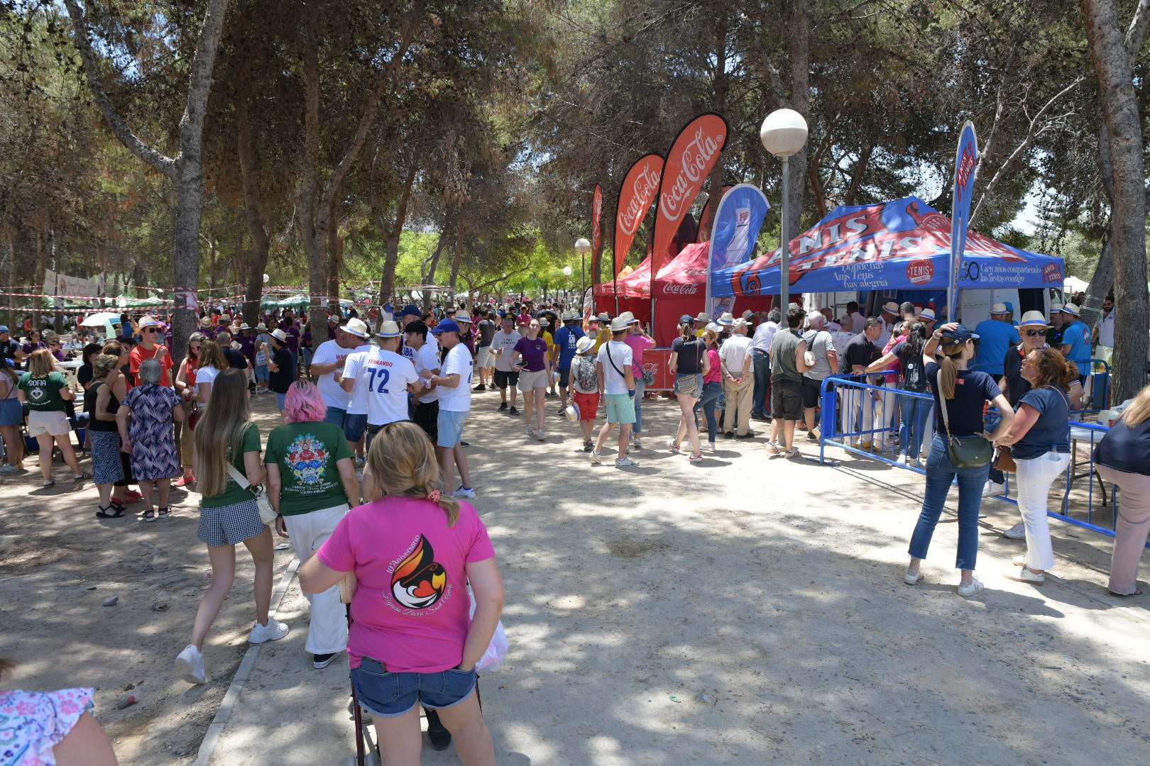 Las hogueras y barracas de Alicante celebran las paellas en Lo Morant