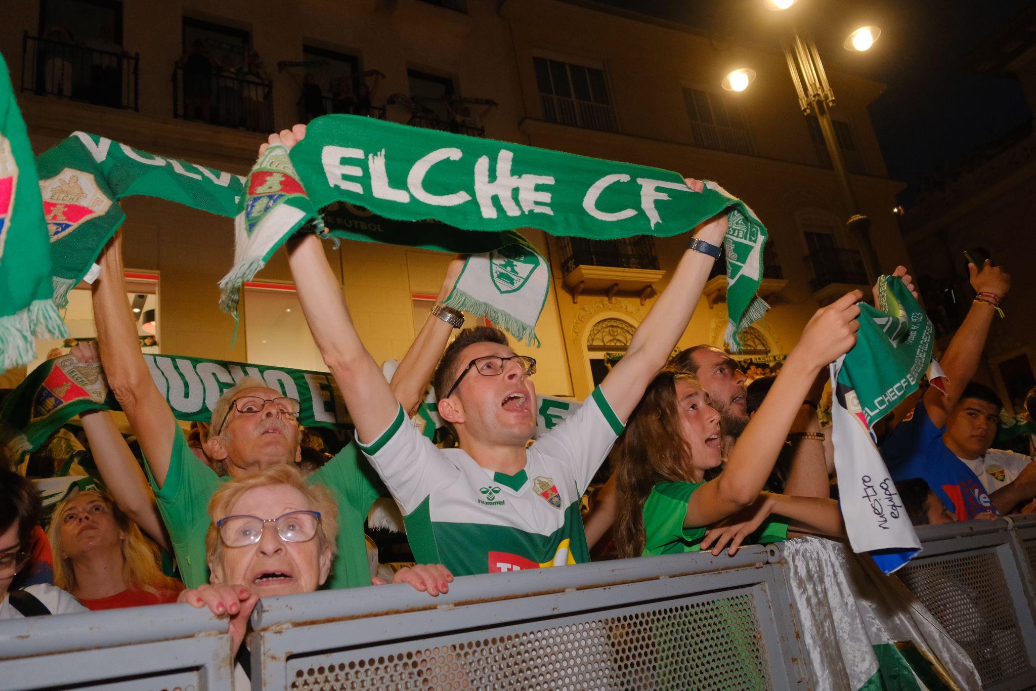 El Elche CF y su afición celebran un histórico ascenso