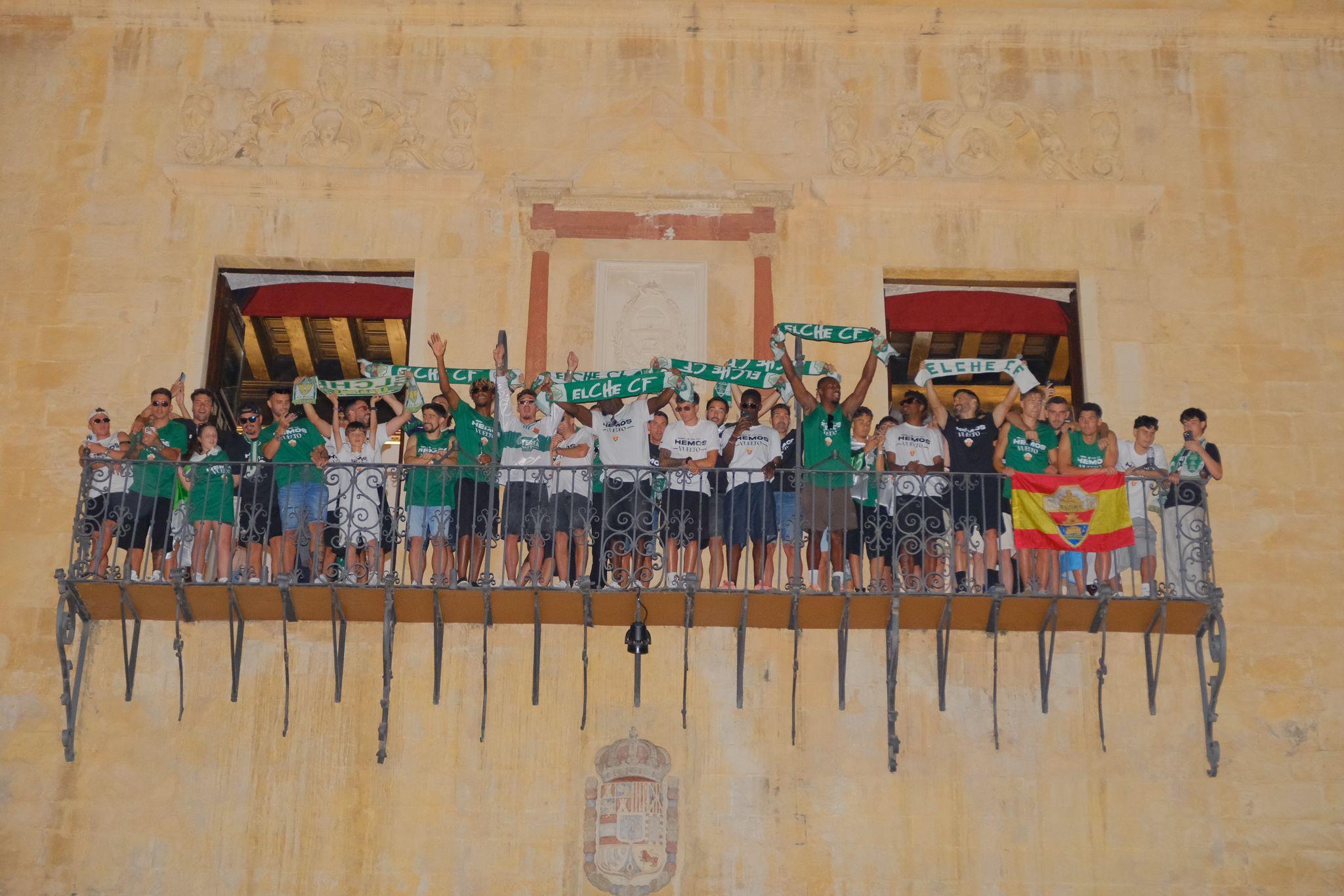 El Elche CF y su afición celebran un histórico ascenso