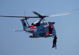 Una maniobra durante el congreso internacional Rescue-Ops, celebrado en Alicante.