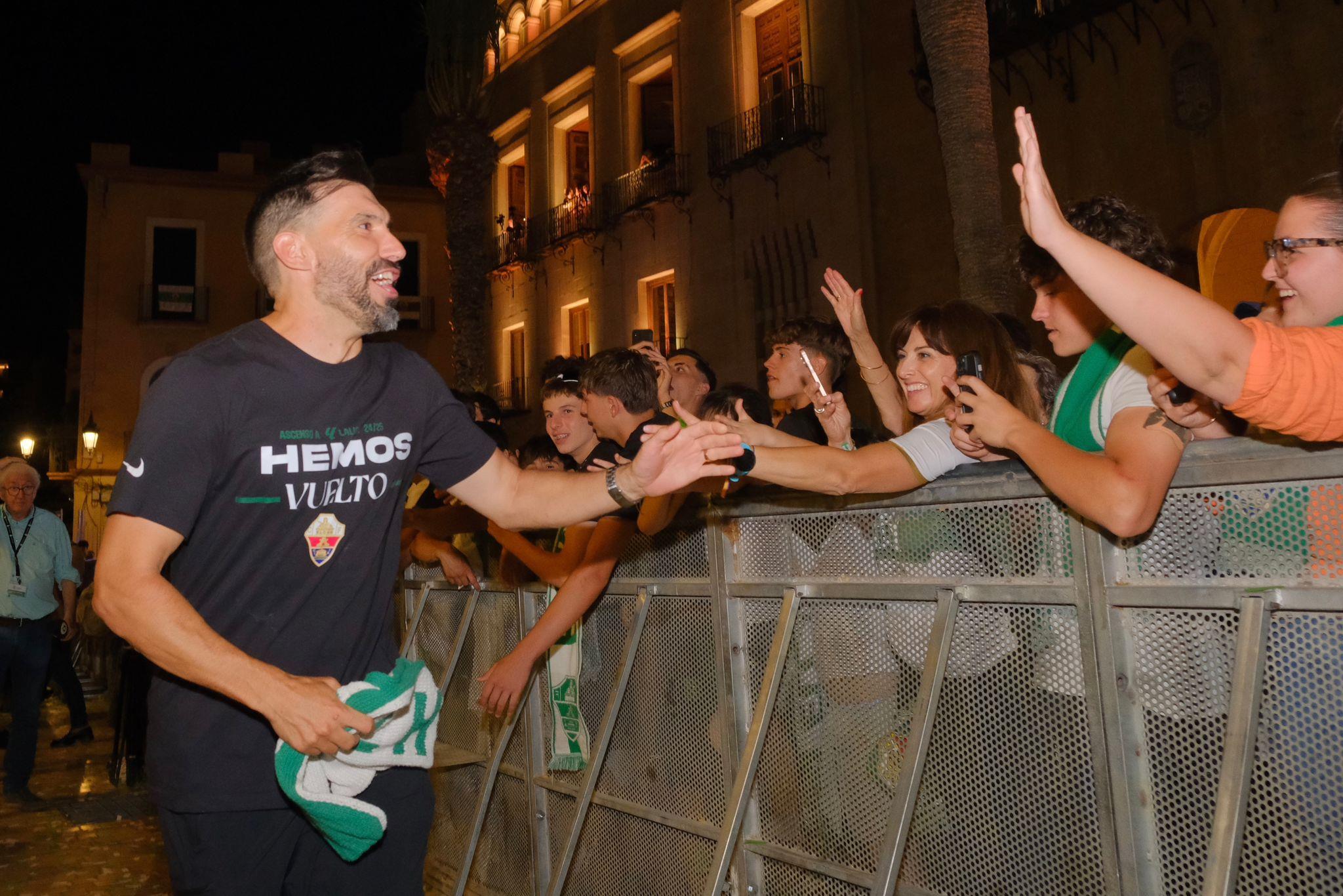 El Elche CF y su afición celebran un histórico ascenso